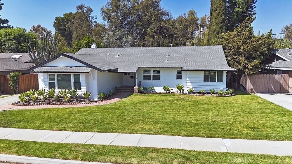 2149 Victoria Dr - Photo 3 of 45