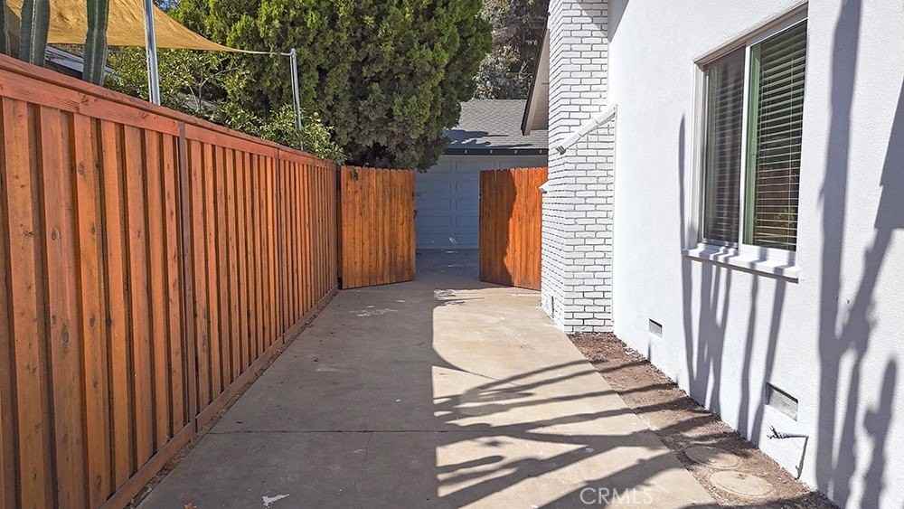 2149 Victoria Dr - Photo 4 of 45