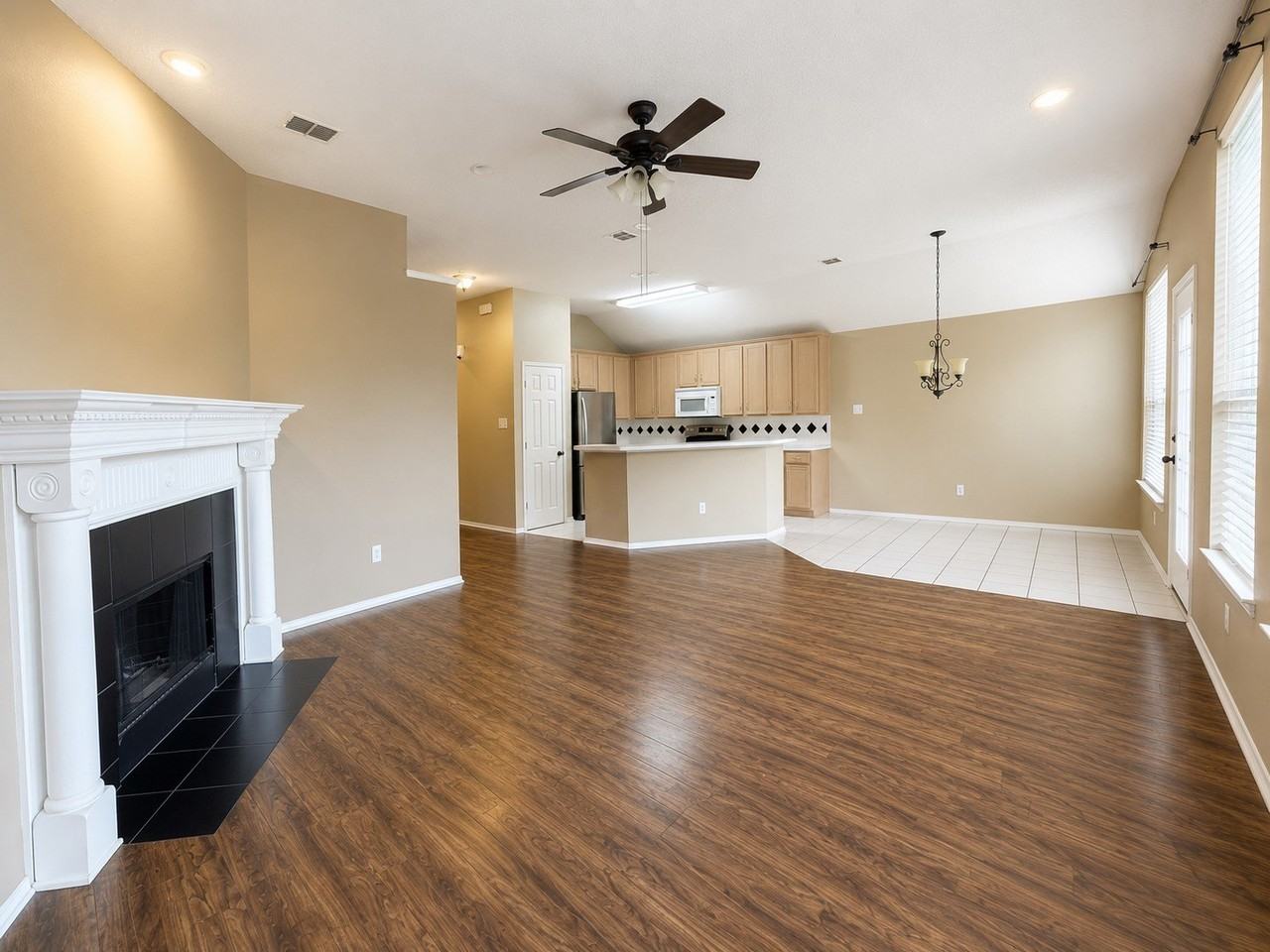 9505 Thorncliff Dr - Photo 6 of 11