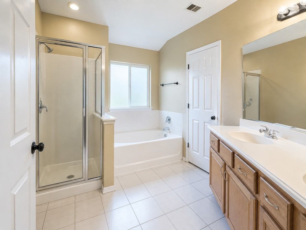 9505 Thorncliff Dr - Photo 7 of 11