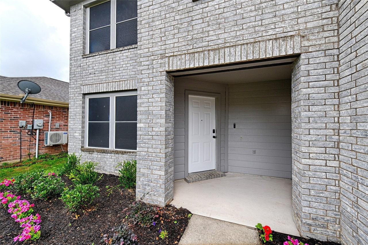 2629 Terrace Dr - Photo 2 of 22