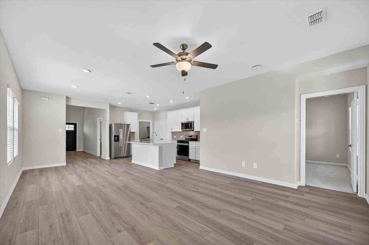 1402 Bridgestone Dr - Photo 6 of 33