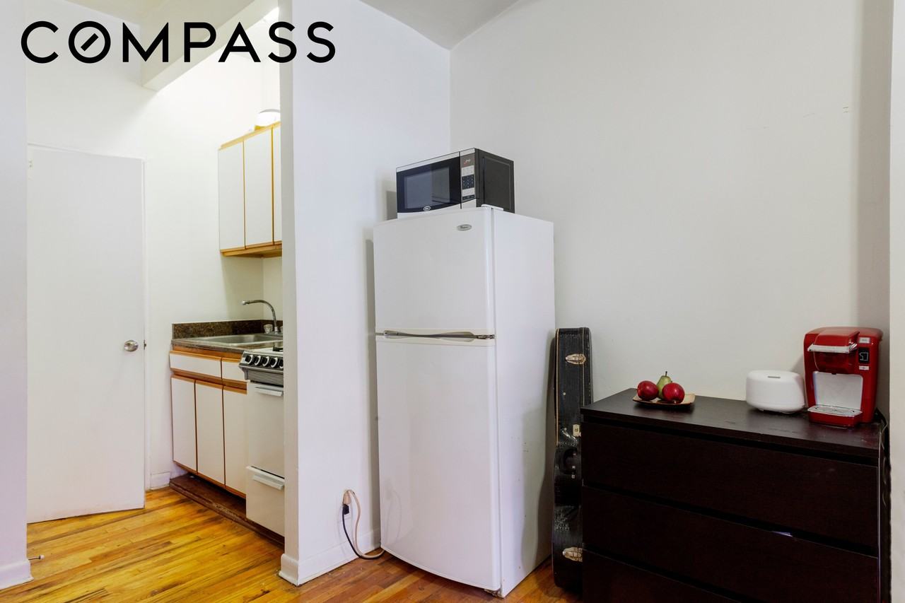 510 E 5th St #B - Photo 3 of 5
