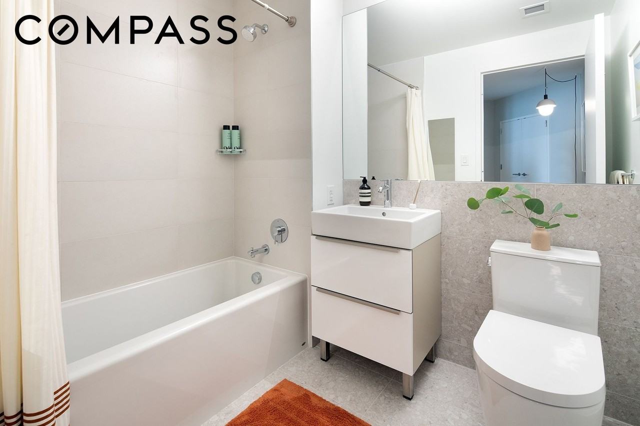 3077 Vernon Blvd #509W - Photo 5 of 8
