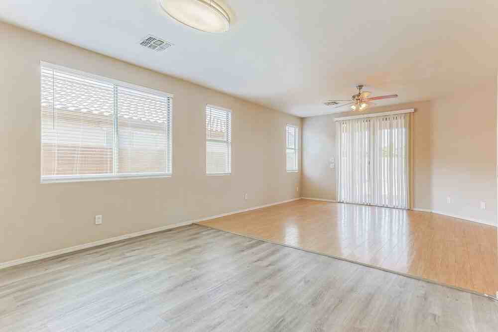 7905 S 73rd Ln - Photo 3 of 16