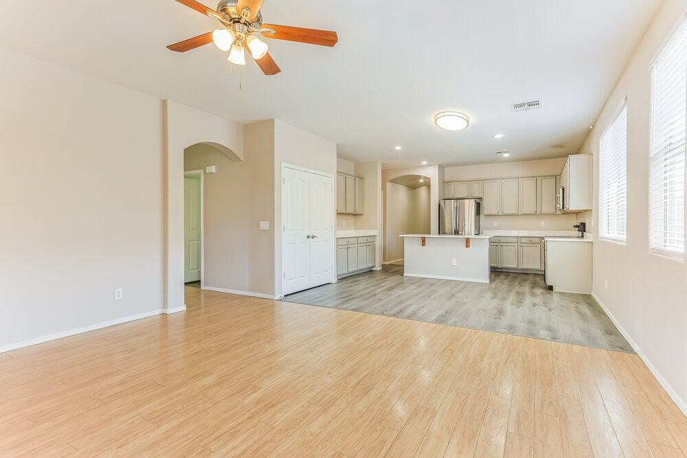 7905 S 73rd Ln - Photo 4 of 16