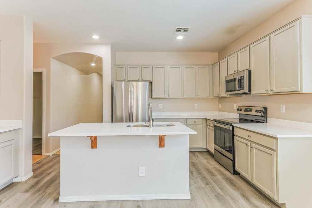 7905 S 73rd Ln - Photo 5 of 16