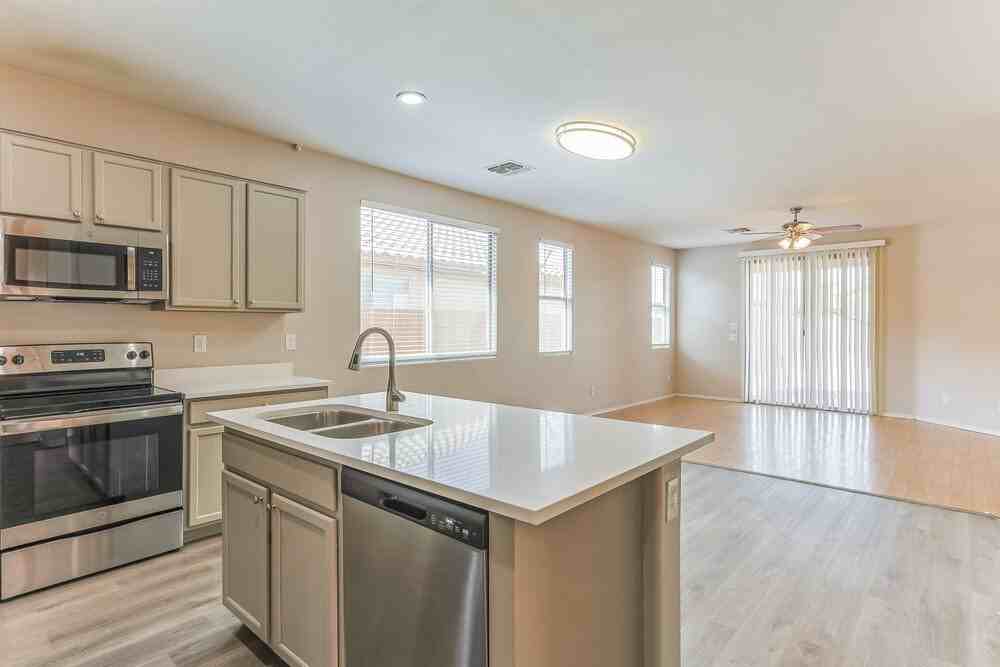 7905 S 73rd Ln - Photo 6 of 16