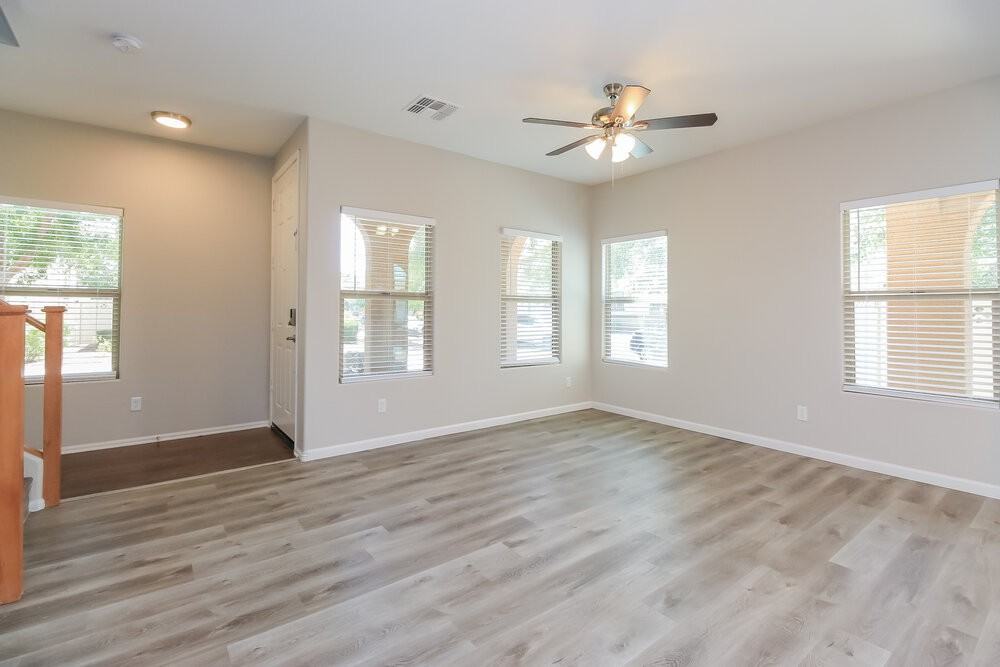 899 S Pheasant Dr - Photo 4 of 17