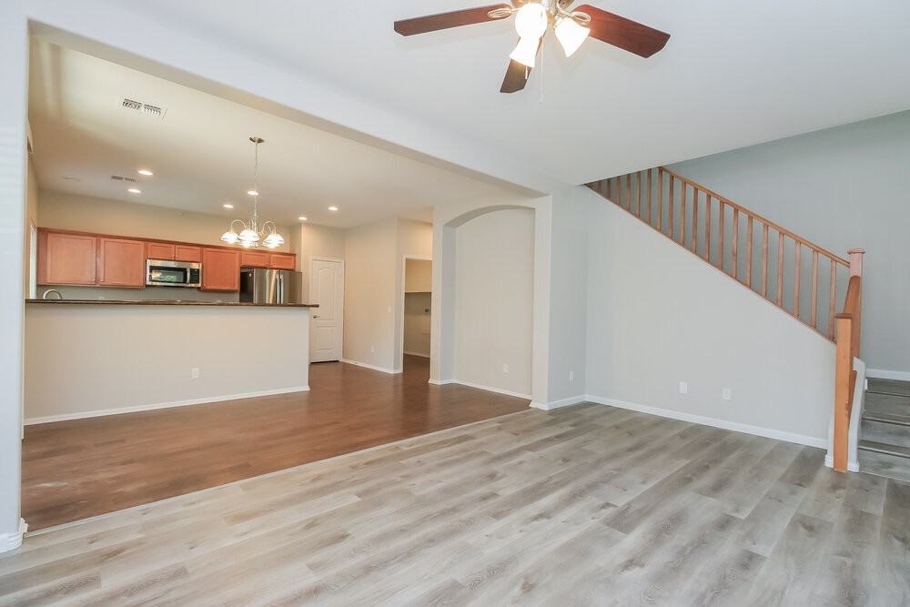 899 S Pheasant Dr - Photo 5 of 17