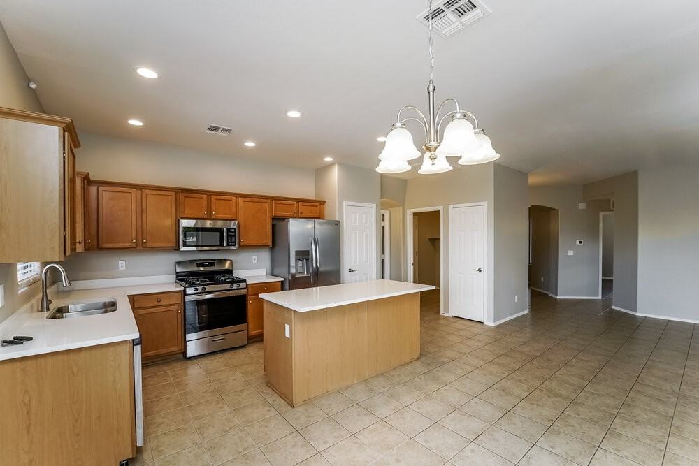 60639 E Eagle Heights Dr - Photo 6 of 16