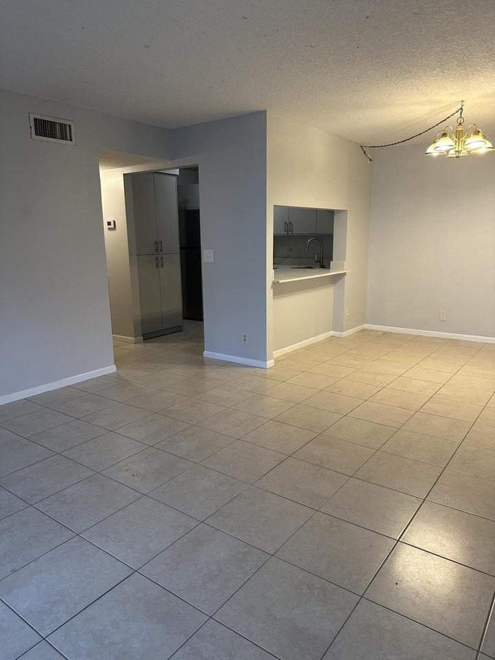 208 Foxtail Dr #C2 - Photo 2 of 10