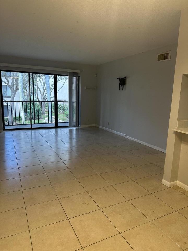 208 Foxtail Dr #C2 - Photo 3 of 10