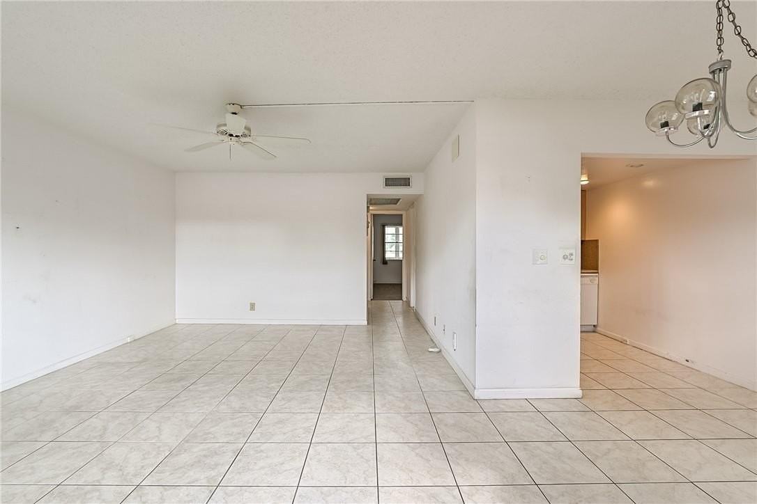 167 Grantham Cir #167 - Photo 2 of 20