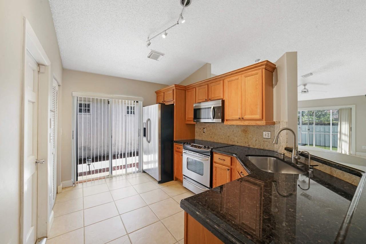 200 NW 75 Ter Terrace - Photo 4 of 9