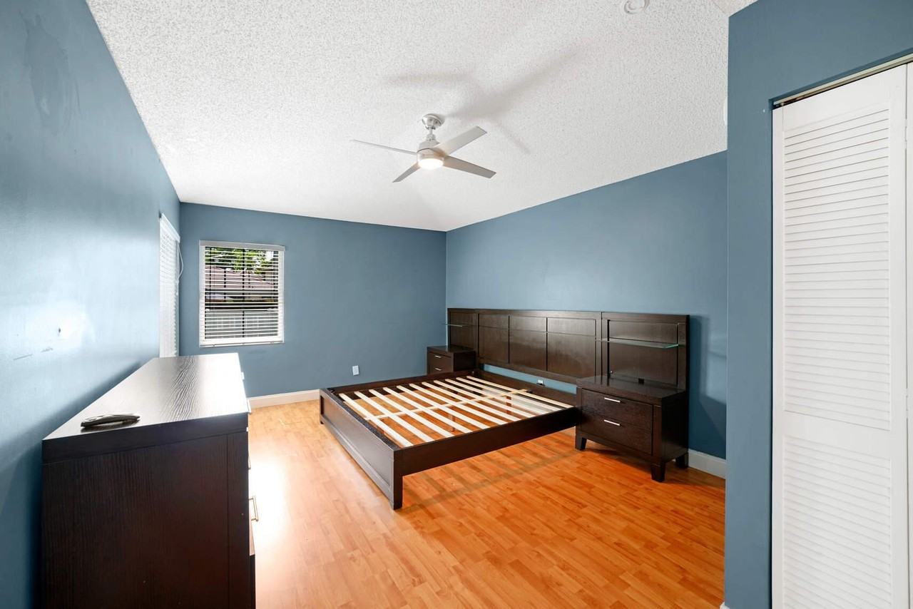 200 NW 75 Ter Terrace - Photo 5 of 9
