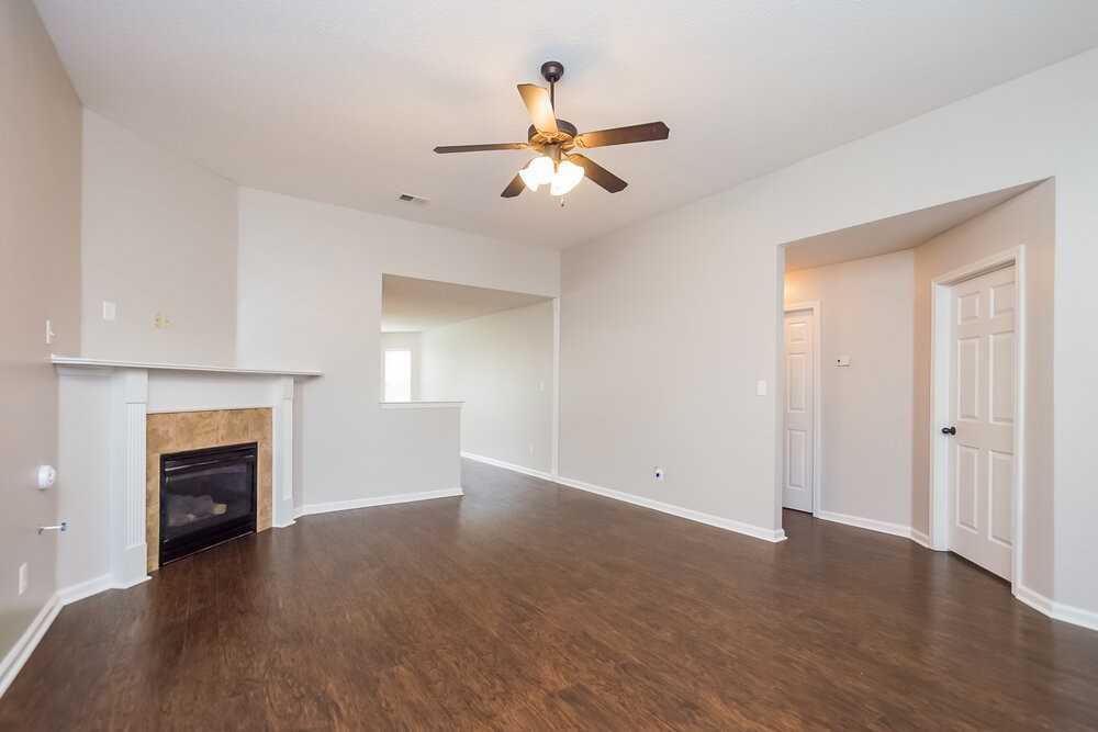 4313 Genevieve Dr - Photo 3 of 14
