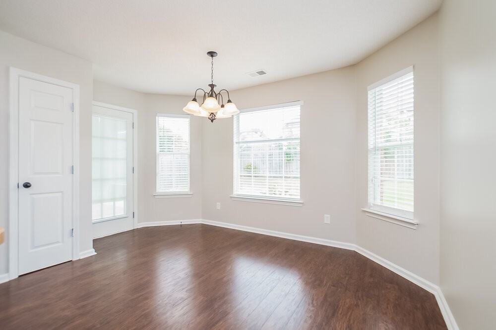 4313 Genevieve Dr - Photo 4 of 14