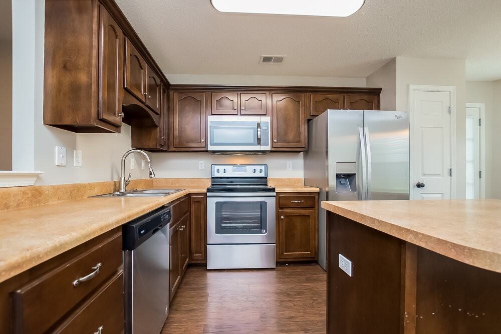 4313 Genevieve Dr - Photo 5 of 14