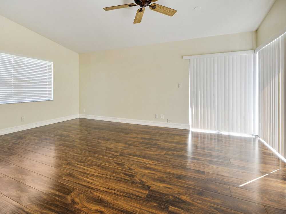 21020 Woodspring Ave - Photo 2 of 16