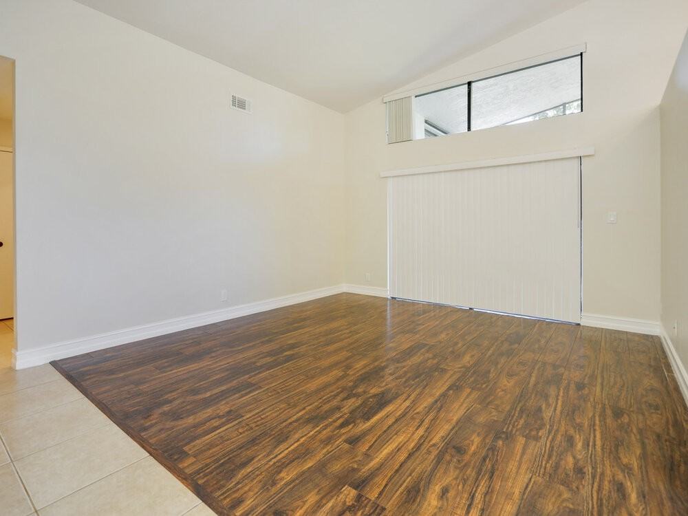 21020 Woodspring Ave - Photo 3 of 16