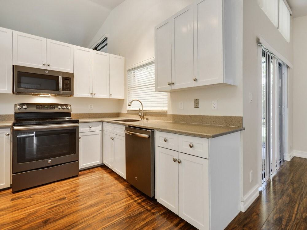 21020 Woodspring Ave - Photo 4 of 16
