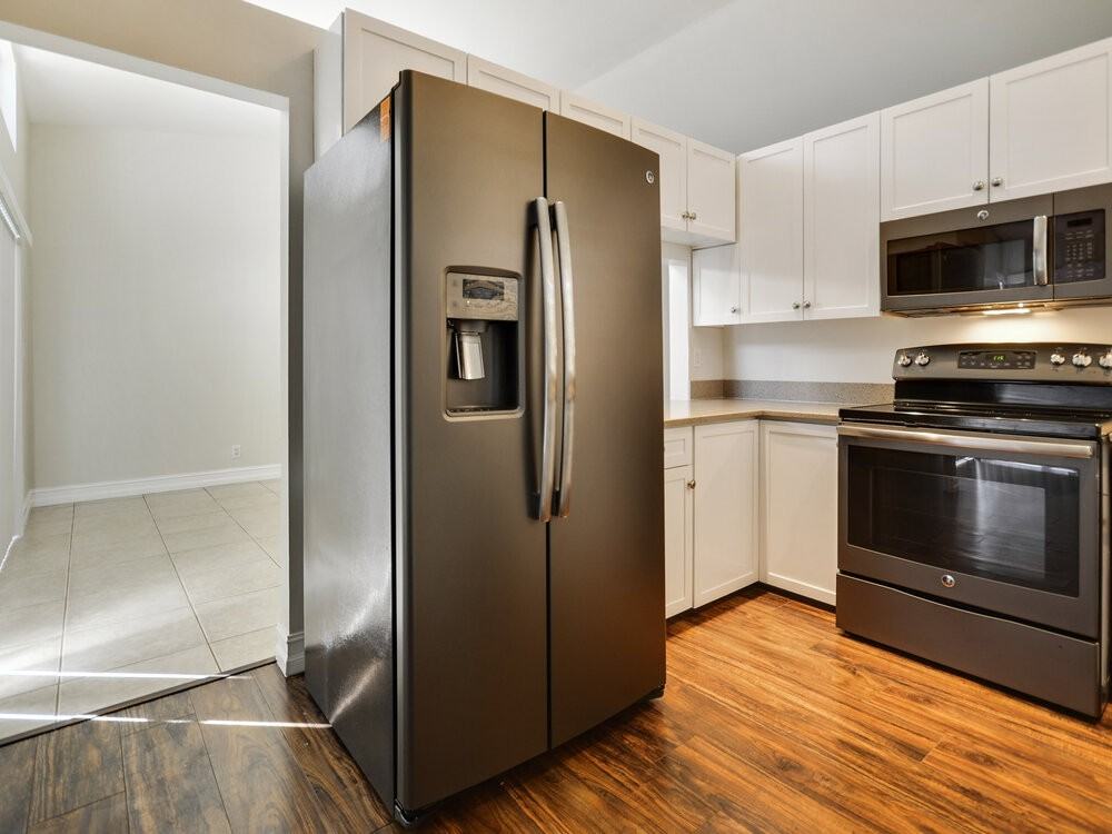 21020 Woodspring Ave - Photo 5 of 16