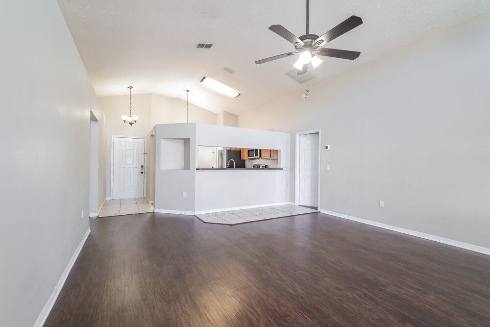 931 Rivecon Ave - Photo 3 of 16
