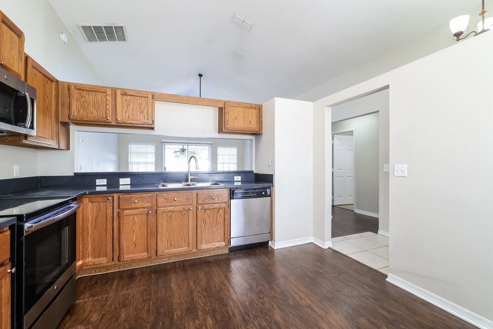 931 Rivecon Ave - Photo 7 of 16