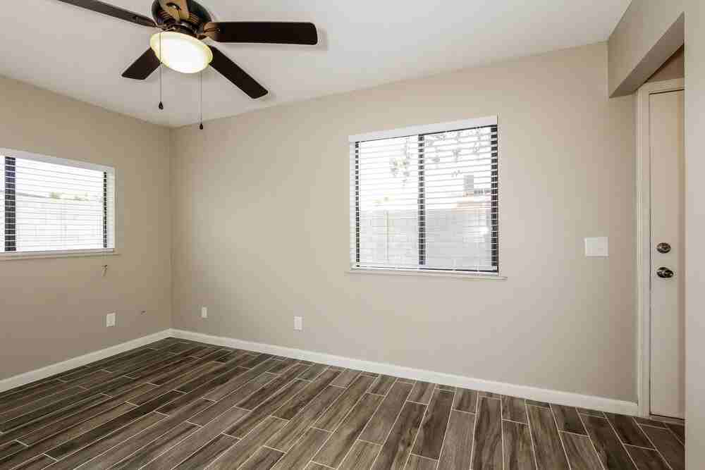 709 N 2nd St - Photo 7 of 15