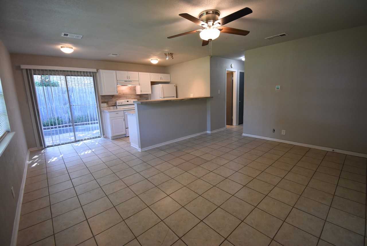 910 E Austin Ave #910 - Photo 3 of 22