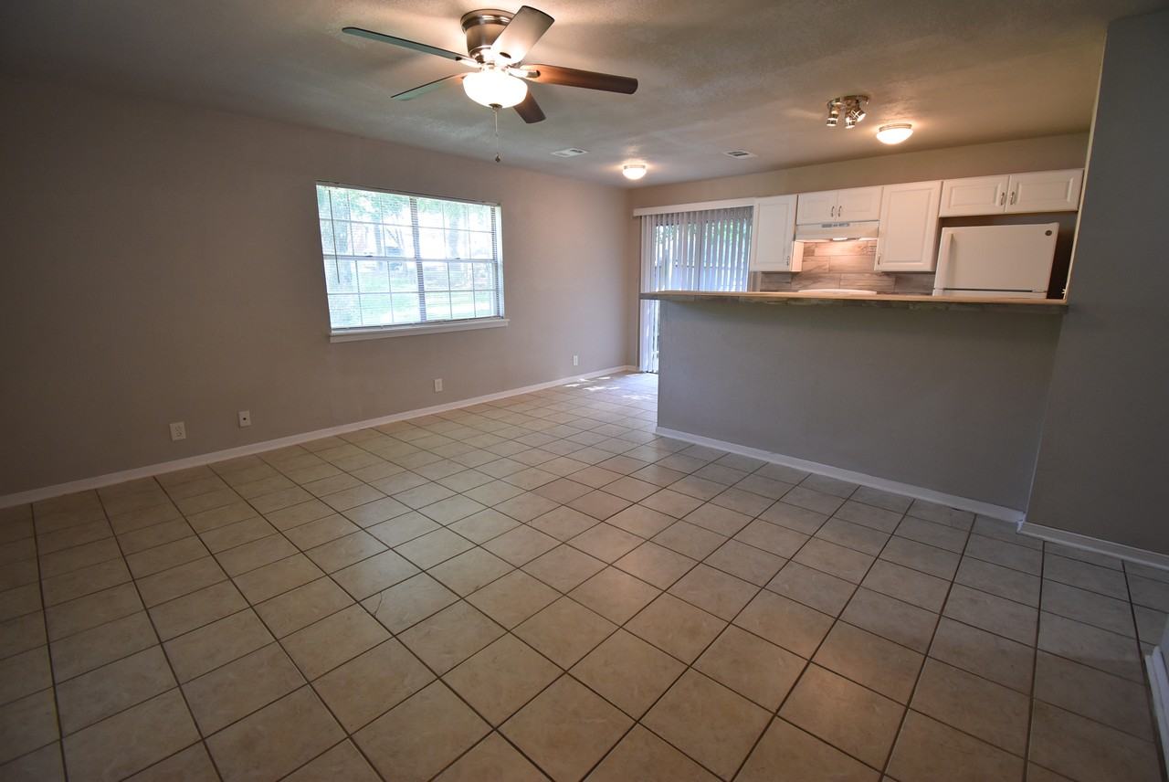 910 E Austin Ave #910 - Photo 5 of 22