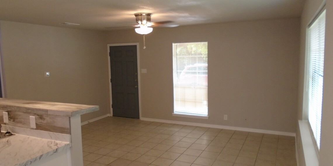 910 E Austin Ave #910 - Photo 6 of 22