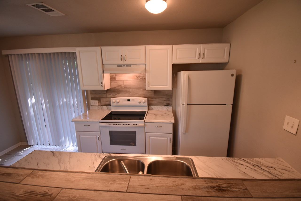 910 E Austin Ave #910 - Photo 7 of 22