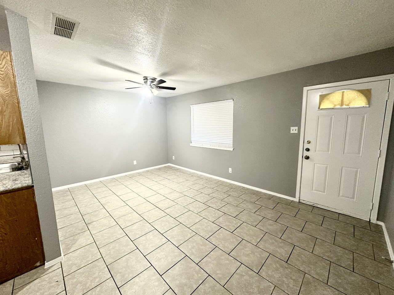 2107 Hinkle Ave #C - Photo 3 of 11