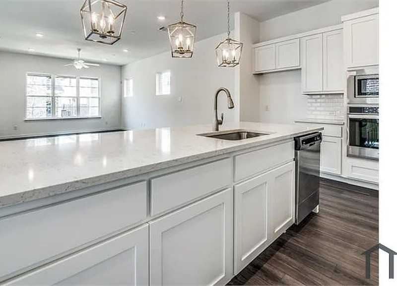 6205 Queens Path - Photo 6 of 15