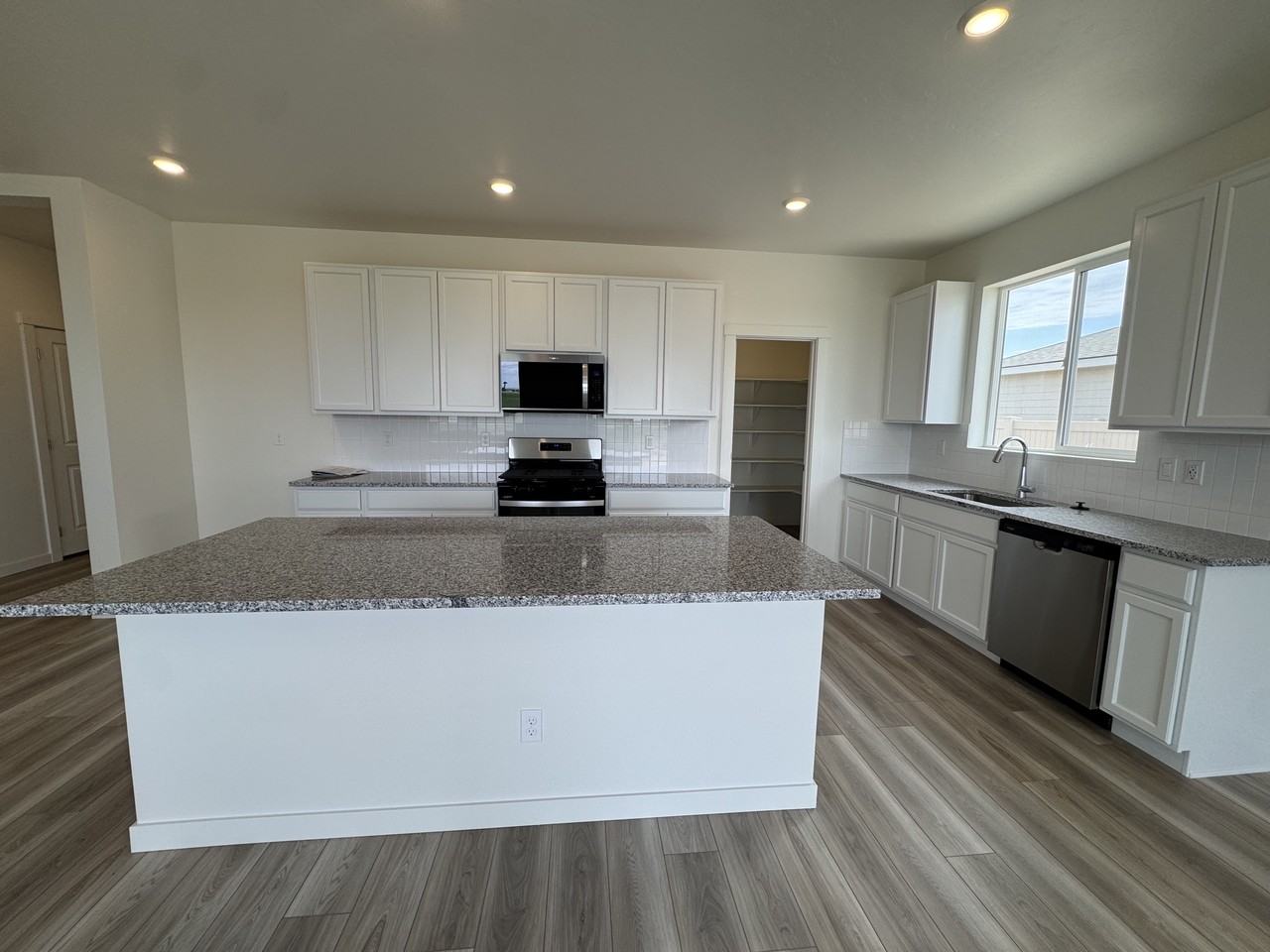 7656 E Bullhead St - Photo 5 of 19