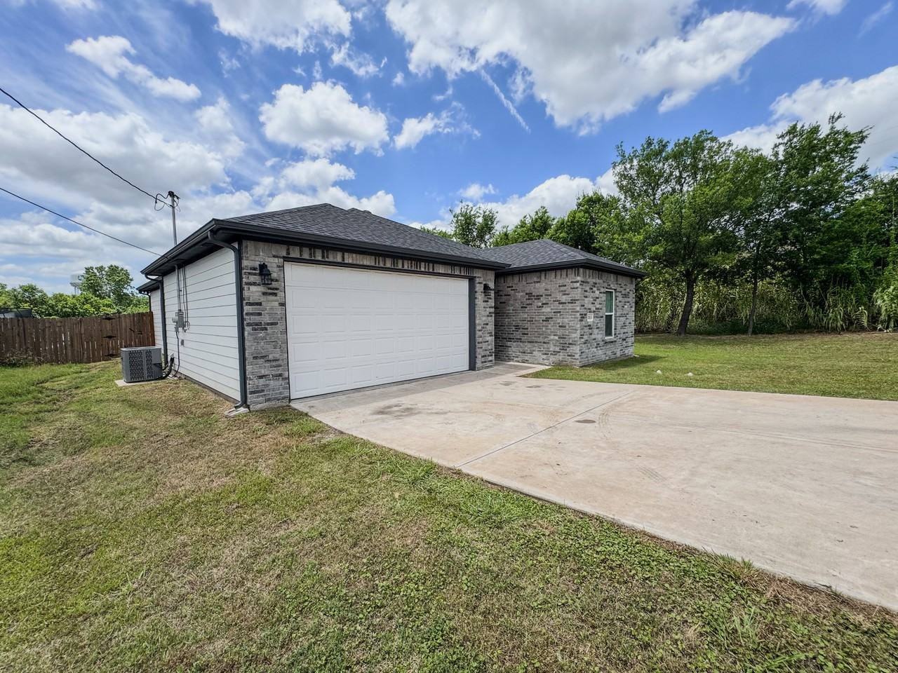 3105 Spencer St - Photo 5 of 20