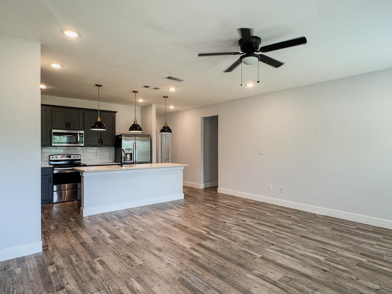 3105 Spencer St - Photo 7 of 20