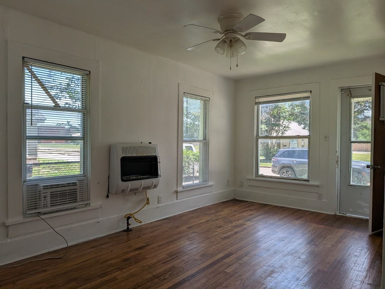 207 3rd Ave Nw - Photo 5 of 15