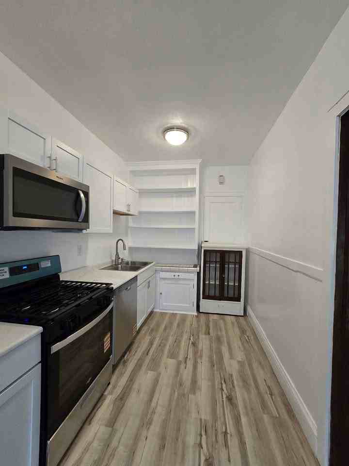 2420 1st Ave S #1 - Photo 3 of 10