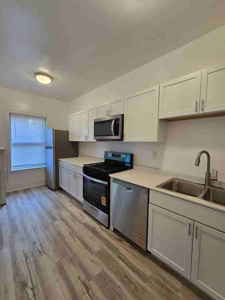 2420 1st Ave S #1 - Photo 4 of 10