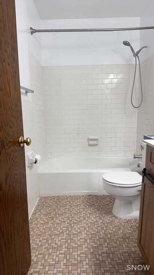 1031 Cromwell Ave #101 - Photo 7 of 11