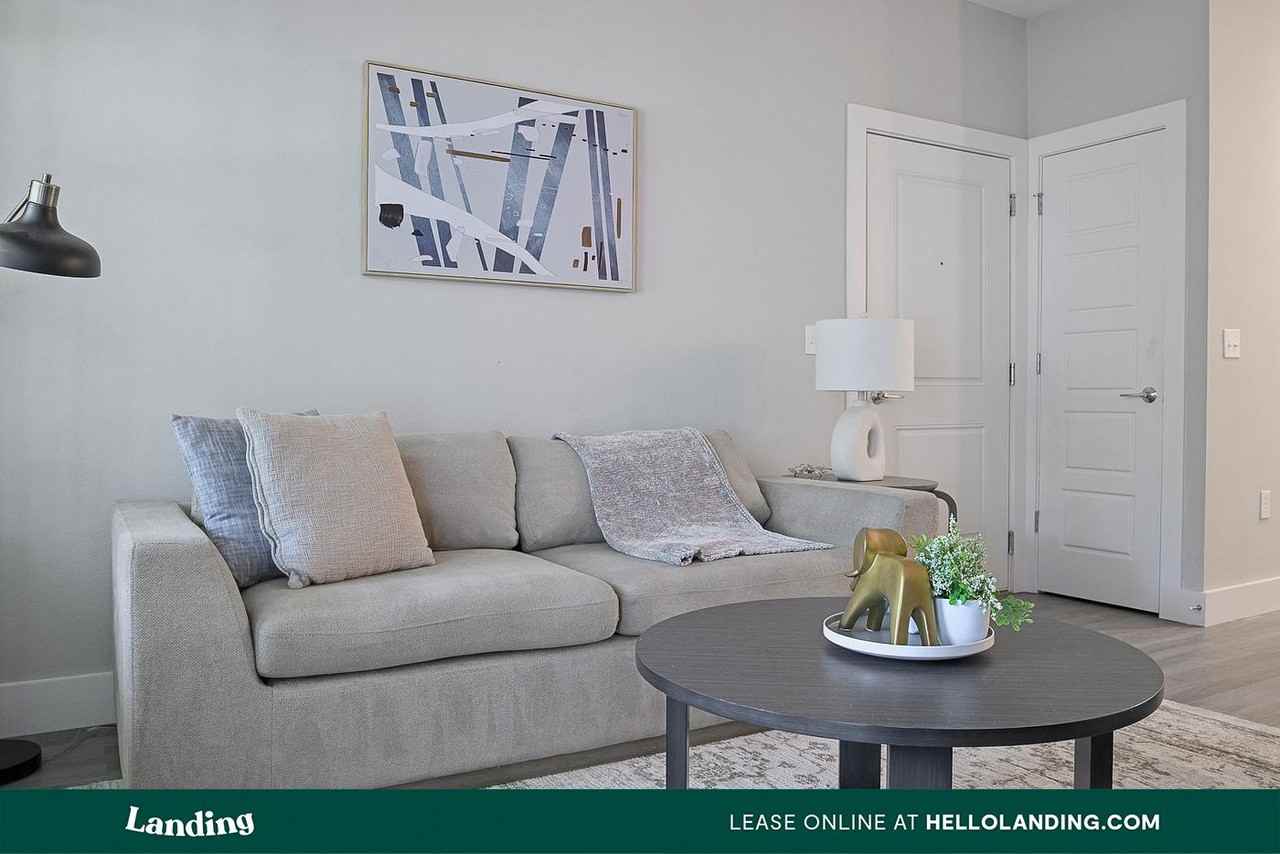 3060 Southcreek Blvd - Photo 4 of 50