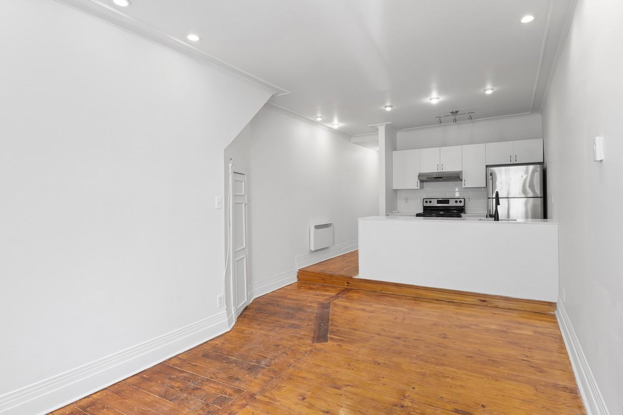 2090 Rue Nicolet - Photo 3 of 12