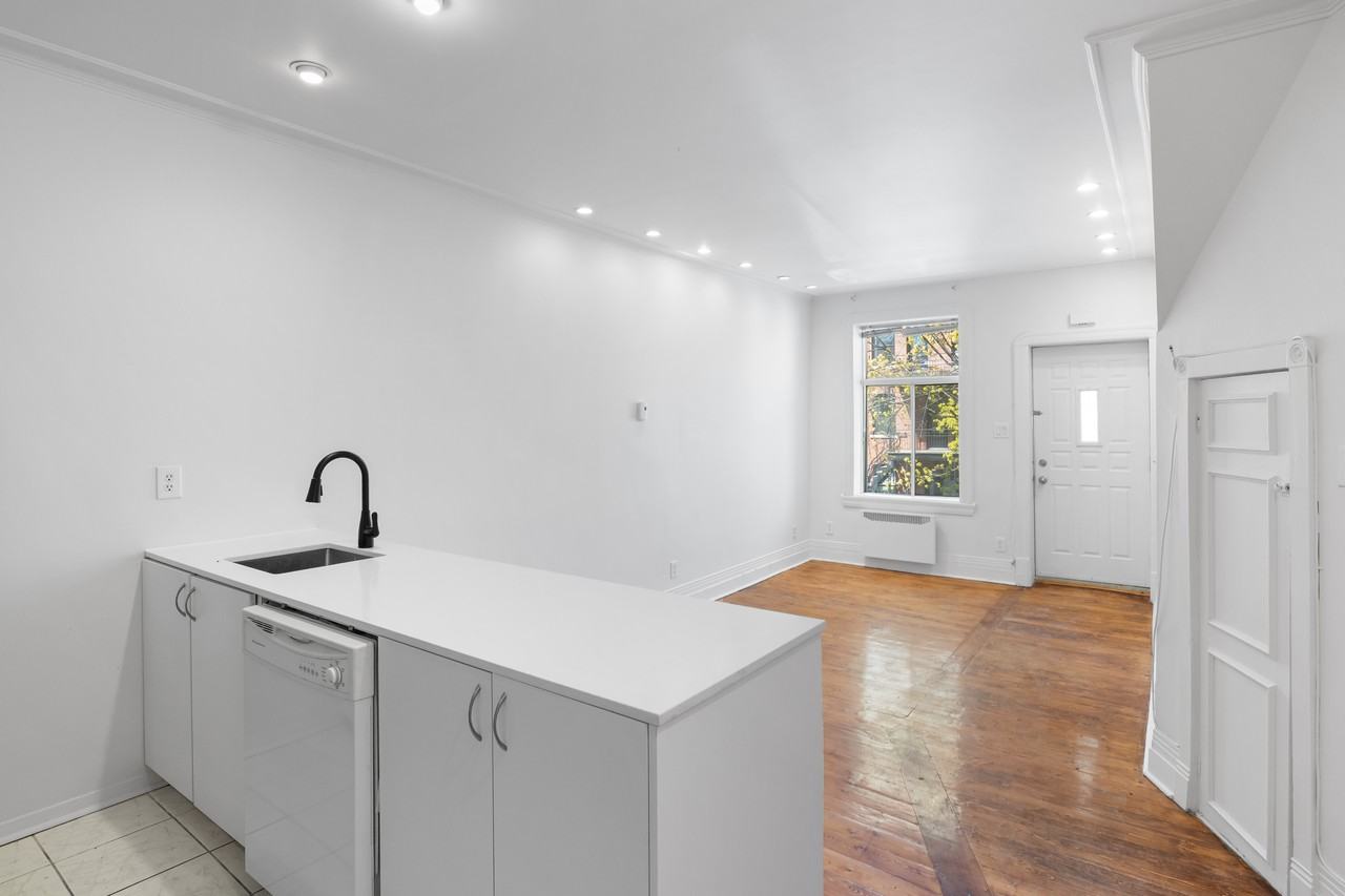 2090 Rue Nicolet - Photo 2 of 12