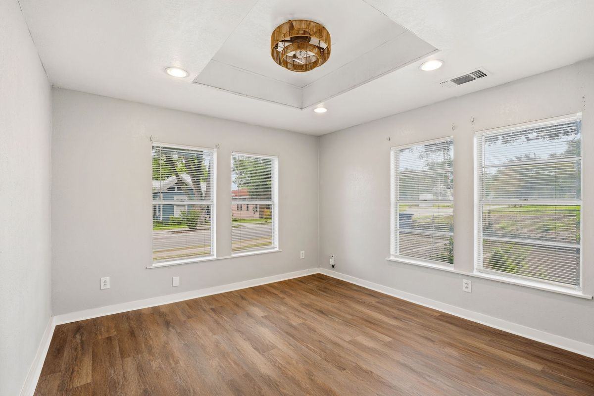 604 W Hollywood Ave ##1 - Photo 4 of 10