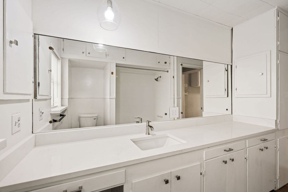604 W Hollywood Ave ##1 - Photo 5 of 10