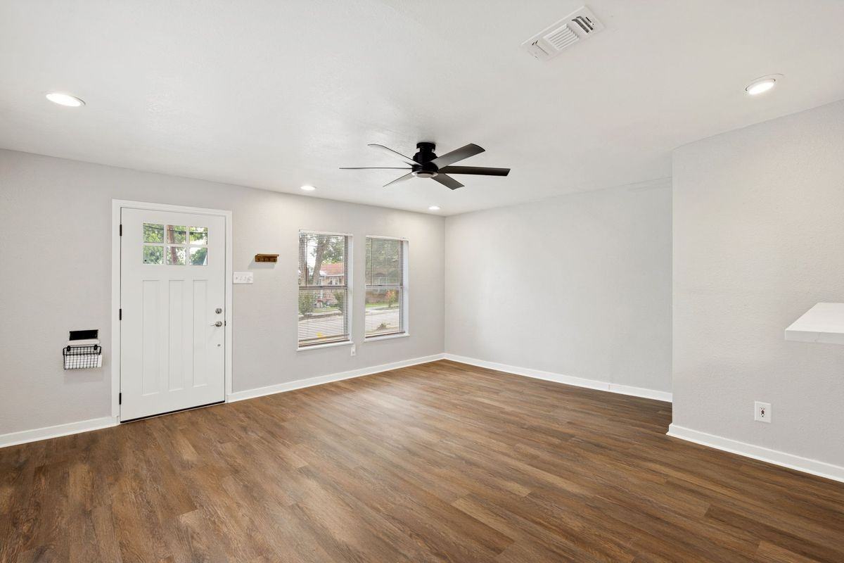 604 W Hollywood Ave ##1 - Photo 6 of 10