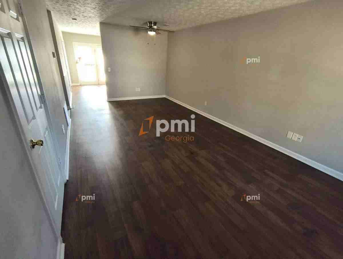 102 Peachtree Ct #A - Photo 2 of 7